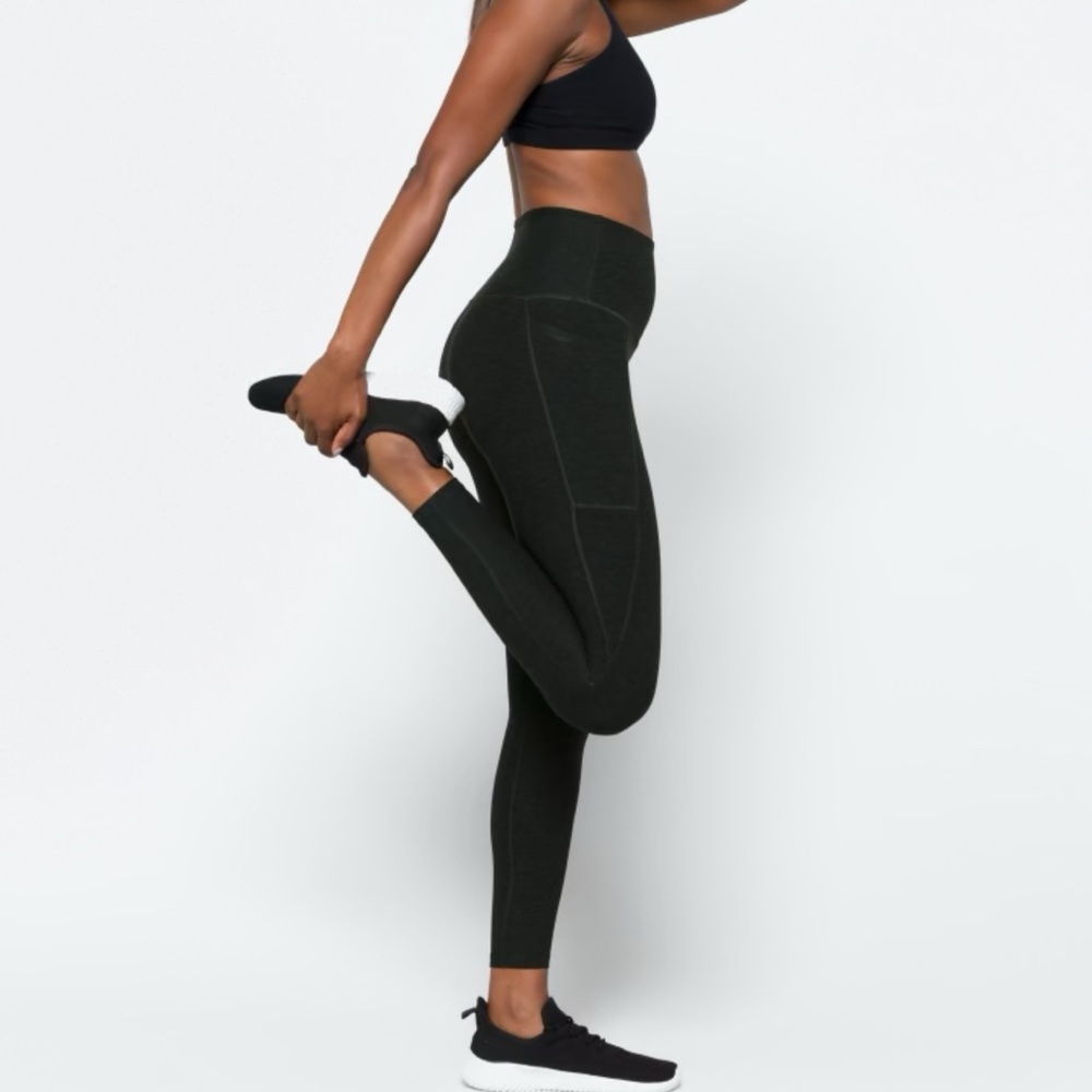 BEYOND YOGA Out of Pocket High Waisted Midi Performance Legging Black Medium